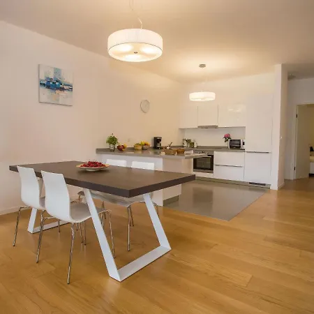 Maj - Ana - Luxury Family With Pool