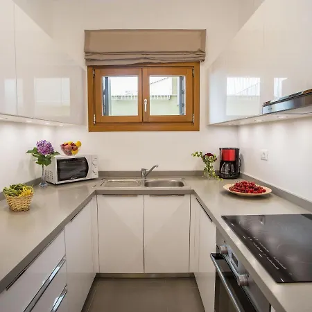 Maj - Ana - Luxury Family With Pool *