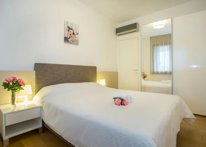 Maj - Ana - Luxury Family With Pool