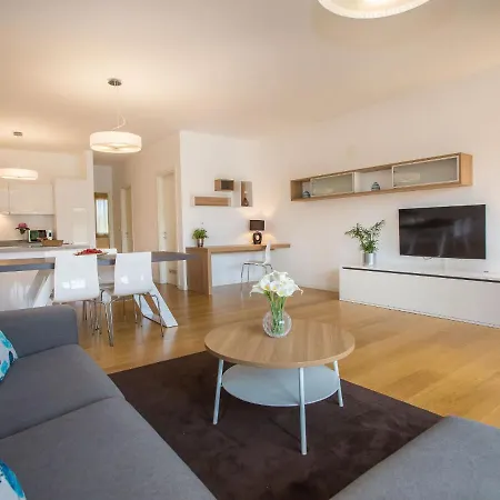 Апартаменти Maj - Ana - Luxury Family With Pool