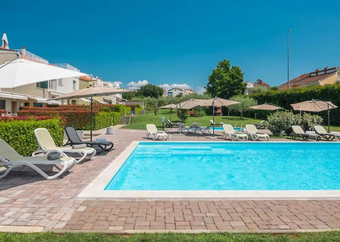 Maj - Ana - Luxury Family With Pool Apartment Poreč