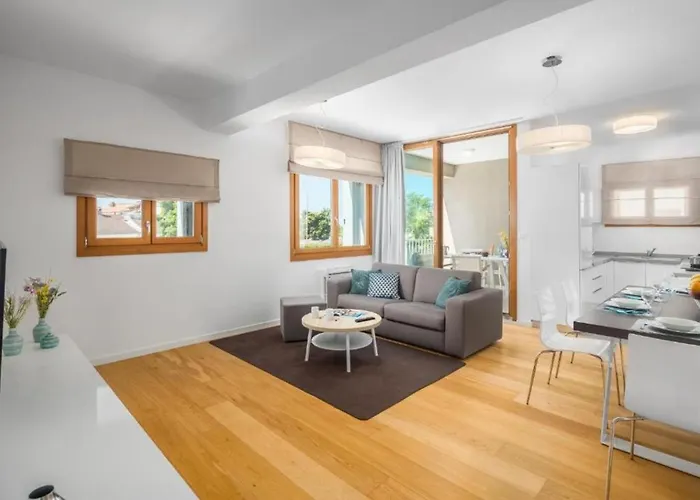 Maj - Ana - Luxury Family With Pool Apartment *