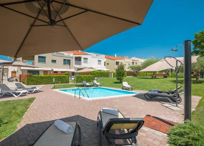 Maj - Ana - Luxury Family With Pool Daire